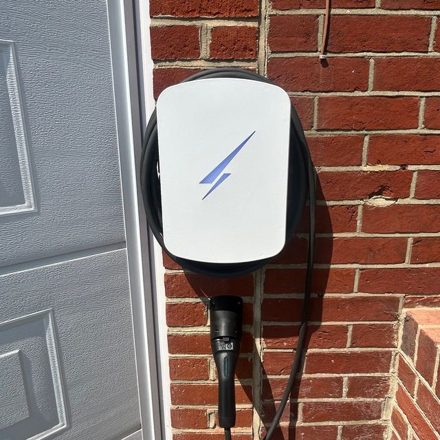 Tethered Smart Charger